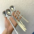 Hộp 5 thìa inox cán dài thiết kế cao cấp