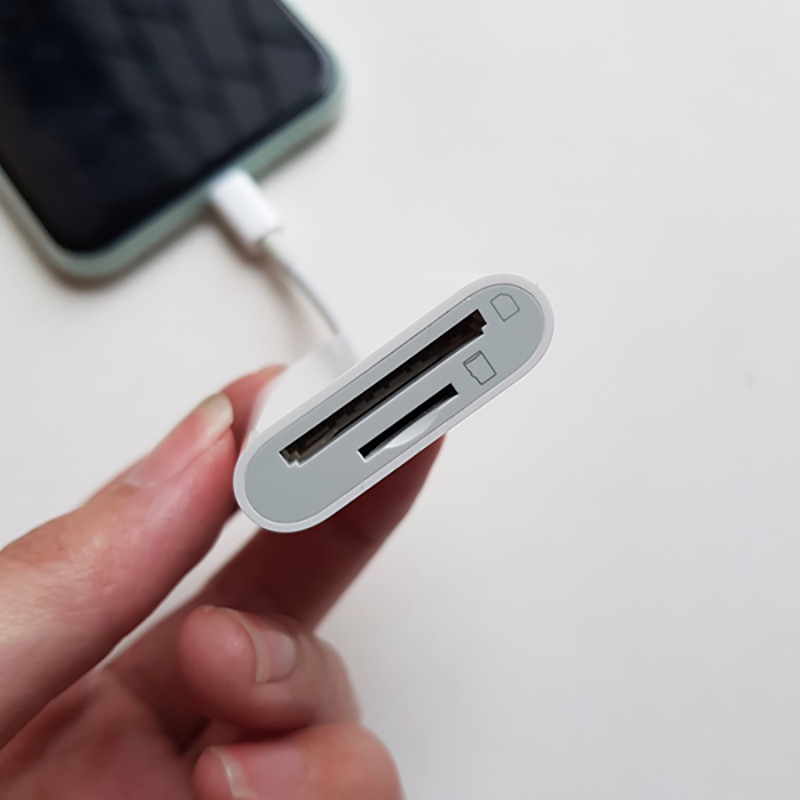 Đầu đọc thẻ nhớ SD,TF (Micro SD) dùng cho điện thoại Iphone, Ipad tiện lợi