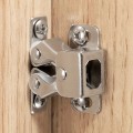 Chốt sập kẹp cánh cửa tủ loại chân thấp