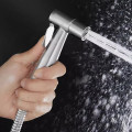 Vòi xịt vệ sinh không gỉ thiết kế đặc biệt tạo áp lực nước mạnh