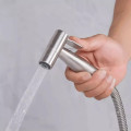 Vòi xịt vệ sinh không gỉ thiết kế đặc biệt tạo áp lực nước mạnh