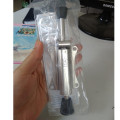 Chân hãm cửa, chống gió bằng inox có ấn bật cửa thông minh 