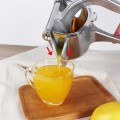 Dụng cụ ép hoa quả cầm tay tiện lợi dễ sử dụng