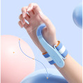 Dụng cụ tập viết chỉnh hình cổ tay giúp bé cầm bút đúng tư thế màu xanh 