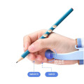 Dụng cụ tập viết chỉnh hình cổ tay giúp bé cầm bút đúng tư thế màu xanh 