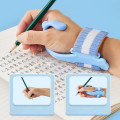 Dụng cụ tập viết chỉnh hình cổ tay giúp bé cầm bút đúng tư thế màu xanh 