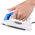 Bàn là hơi nước cầm tay mini tiện dụng cho gia đình