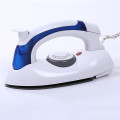 Bàn là hơi nước cầm tay mini tiện dụng cho gia đình