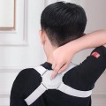 Đai chống gù lưng tự động rung khi ngồi sai tư thế