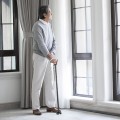 Gậy chống trượt gấp gọn có đèn pin cho người già cao cấp